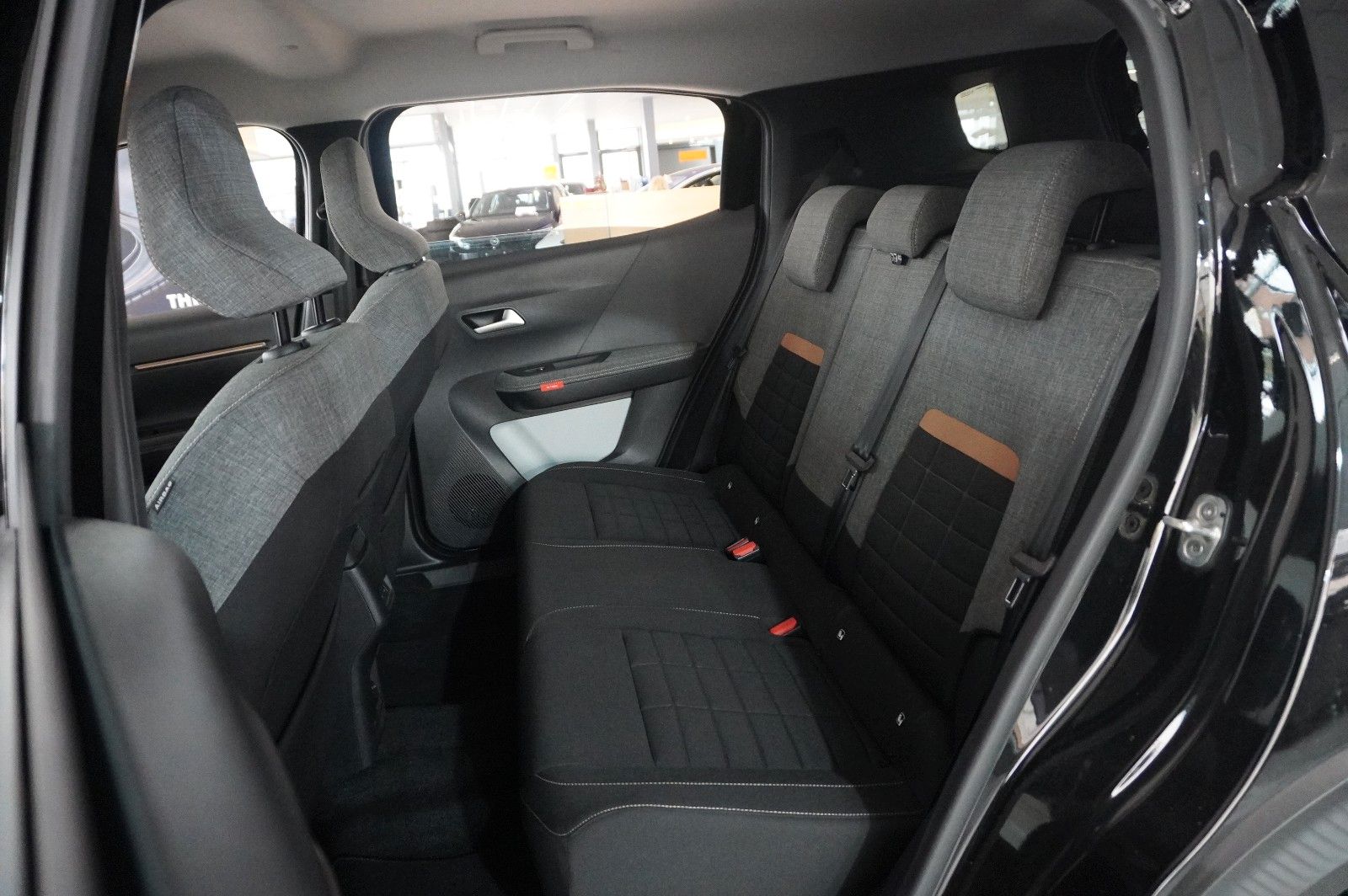 Fahrzeugabbildung Citroën C3 Aircross 1.2 HYBRID PLUS DSC NAVI/LED/KAMERA