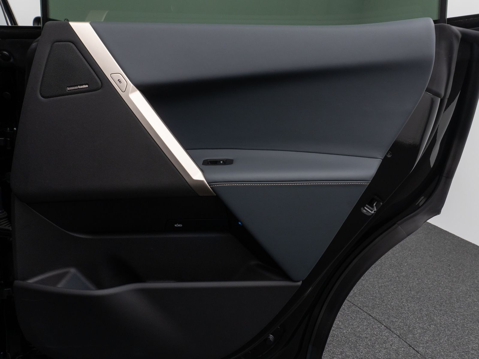 Fahrzeugabbildung BMW iX xD40 Sport Panorama Laser 360°ACC Komfort 22"