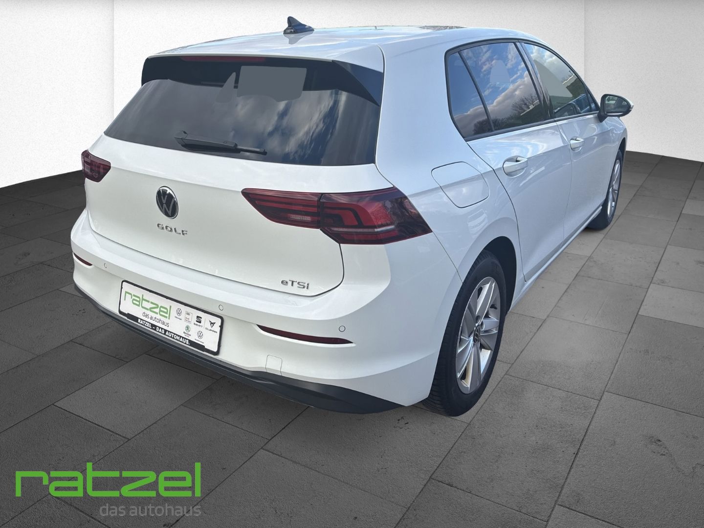 Fahrzeugabbildung Volkswagen Golf 1.5 TSI DSG Life Digitales Cockpit LED Sper