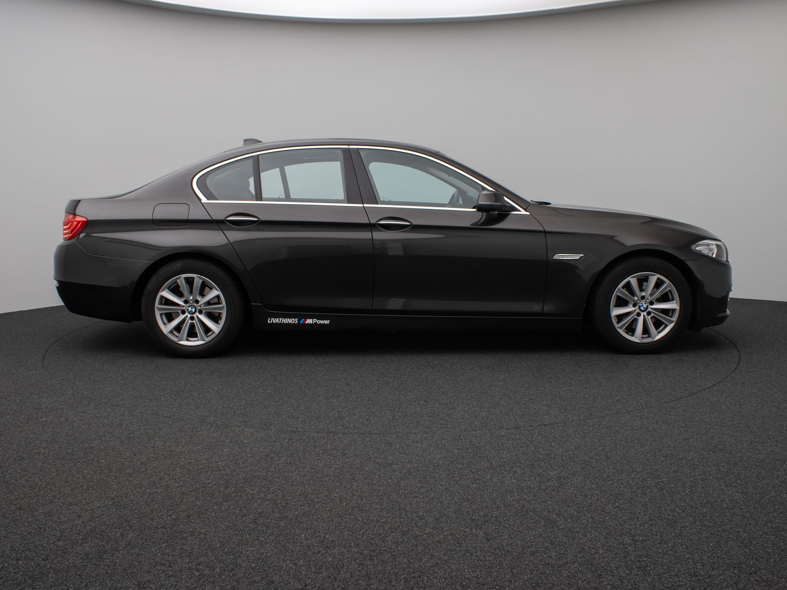 Fahrzeugabbildung BMW 520d Kamera Glasdach HUD HiFi Komfort Alarm AHK