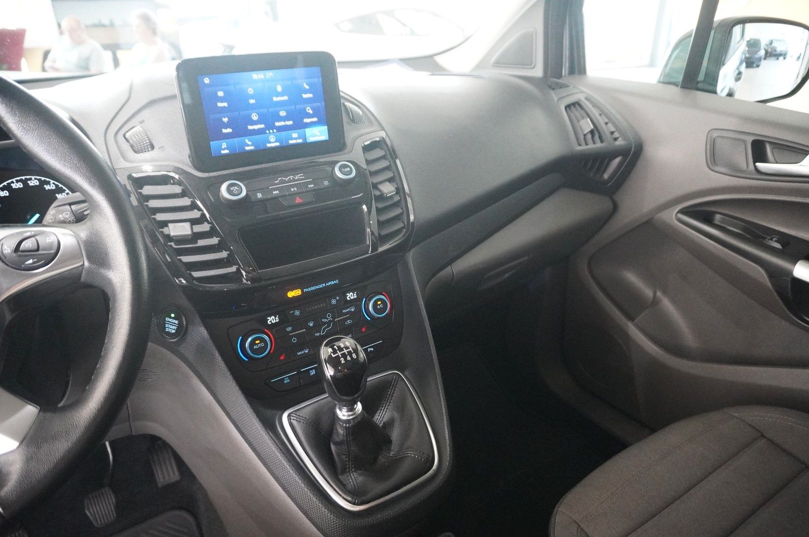 Fahrzeugabbildung Ford Grand Tourneo CONN. 1.5D TITANIUM 7-SITZ NAVI/SH