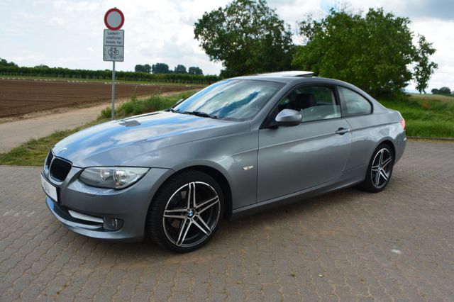 BMW 320i Coupe NAVI / XENON / SD