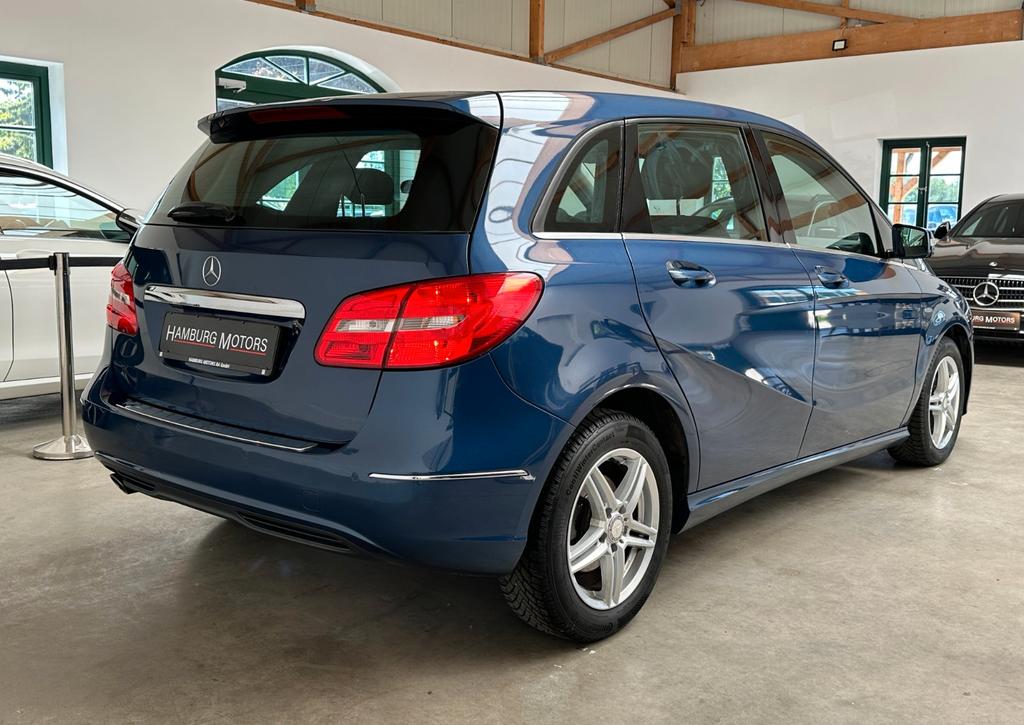 Mercedes-Benz B 180
