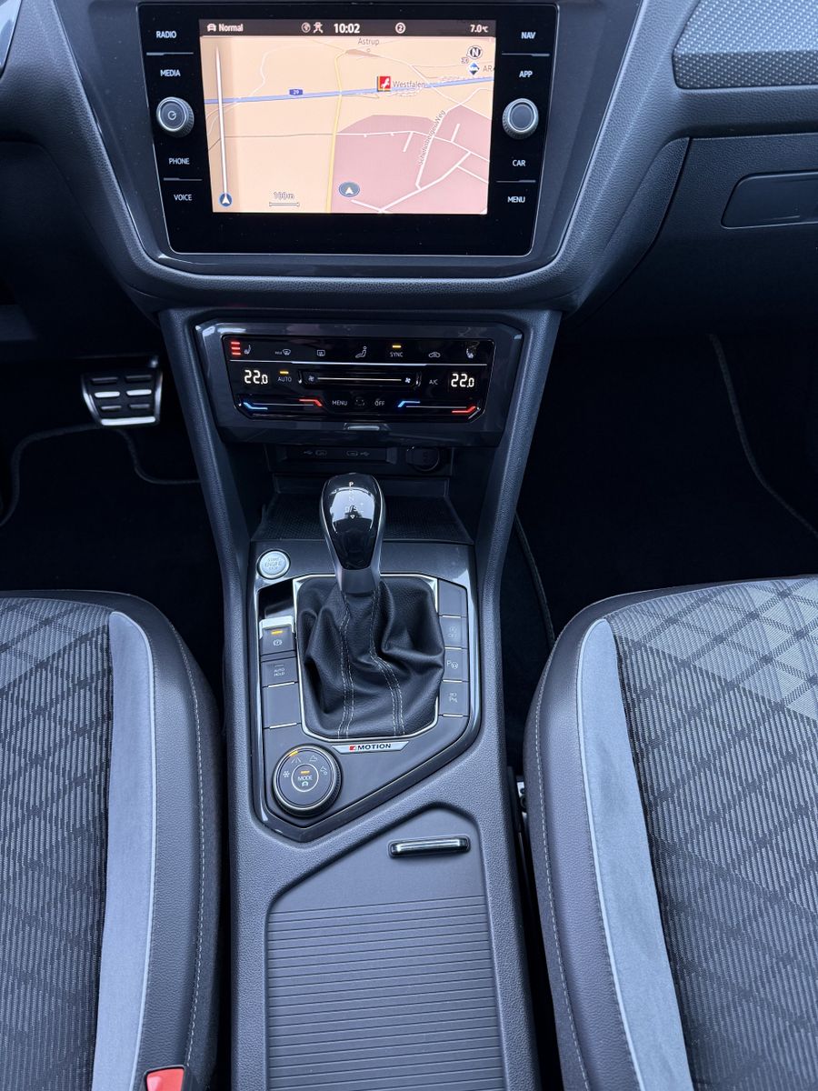 Fahrzeugabbildung Volkswagen Tiguan Allspace 2.0 TSI R-Line 4M NAV+MATRIX+ACC
