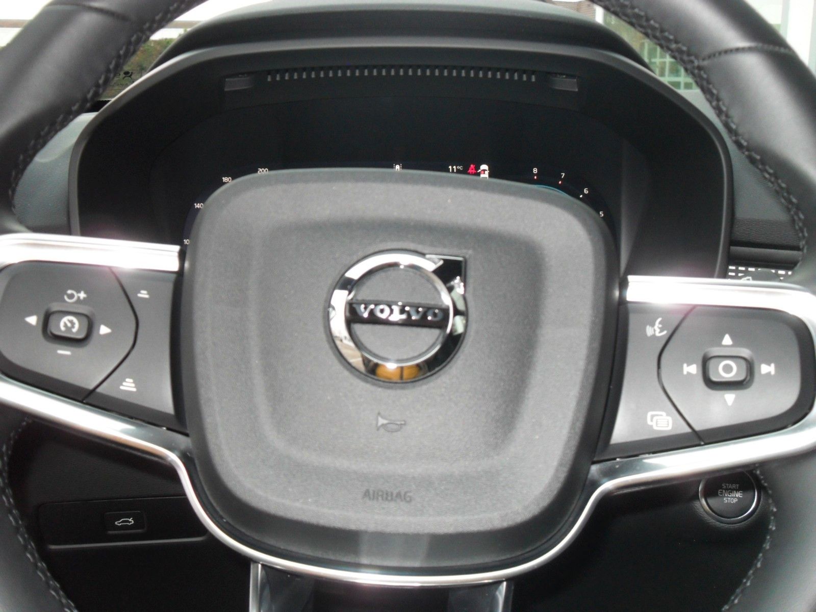 Fahrzeugabbildung Volvo XC40 B4 Plus Black Edition | 360° | Pamora.