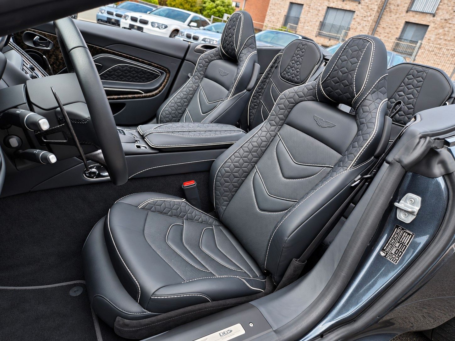 Fahrzeugabbildung Aston Martin DBS 5.2 V12 Volante/Werksgarantie 09/27/1A