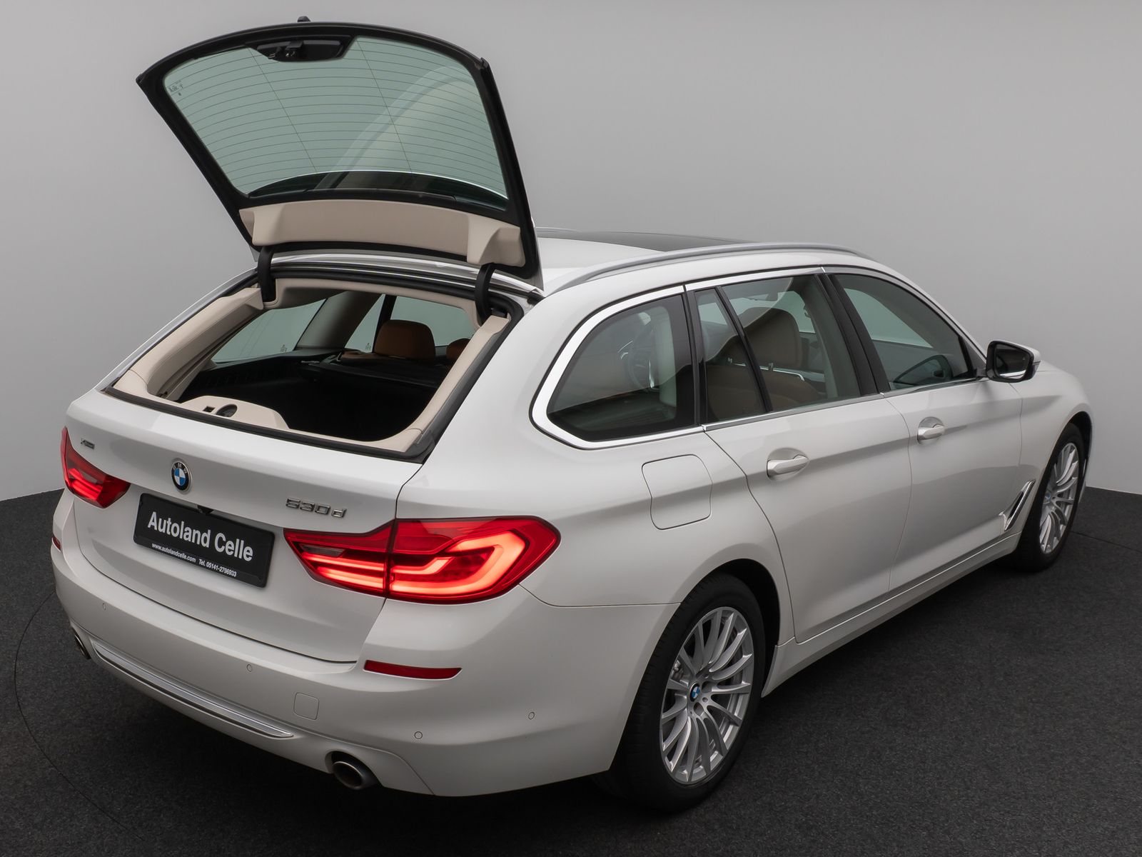 Fahrzeugabbildung BMW 530d xD Luxury Line Panorama Kamera HUD DAB HiFi