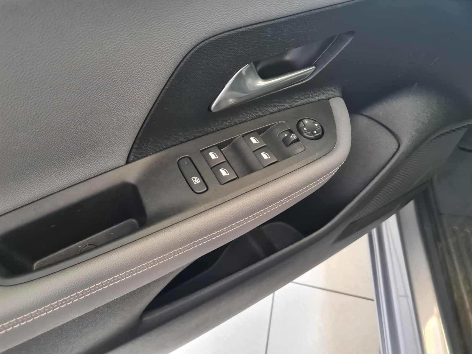 Fahrzeugabbildung Opel Mokka Elegance / KLIMA / KAMERA / NAVI