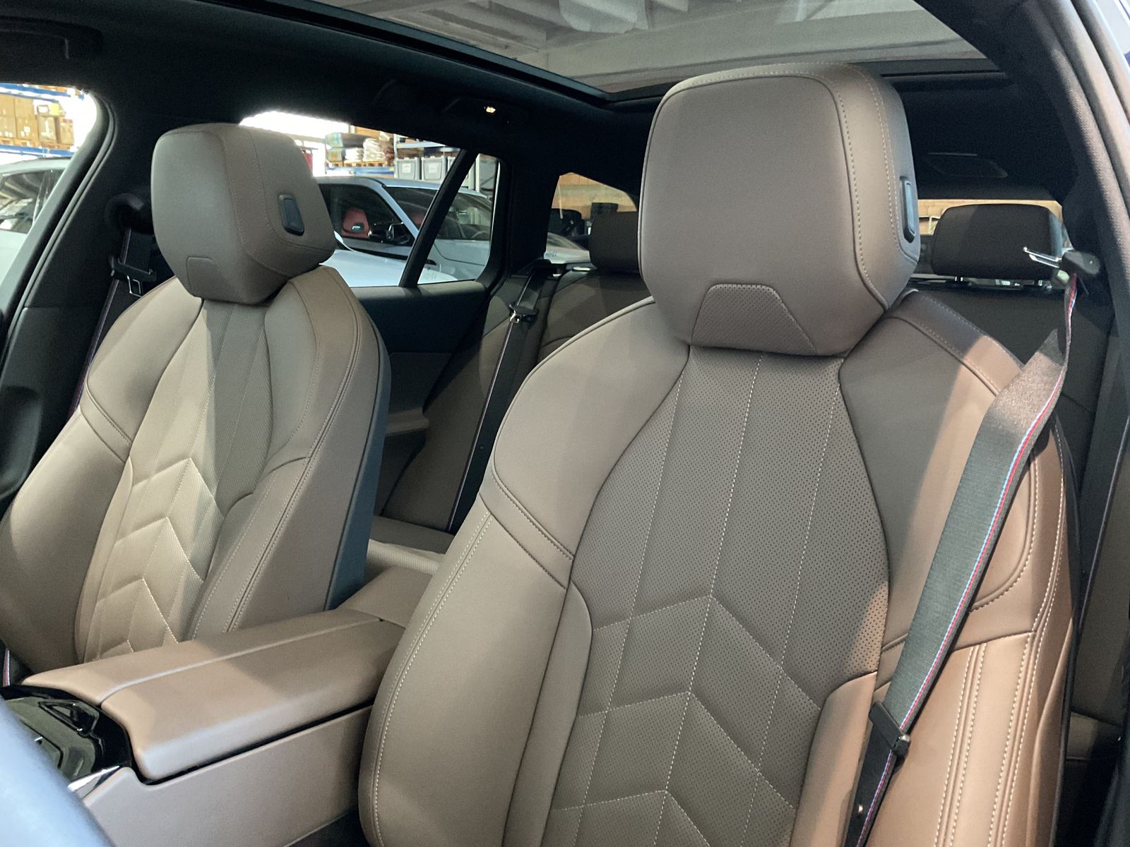 Fahrzeugeinzelansicht 12 Fahrzeugabbildung BMW 540d xDrive Touring M Sportpaket AHK