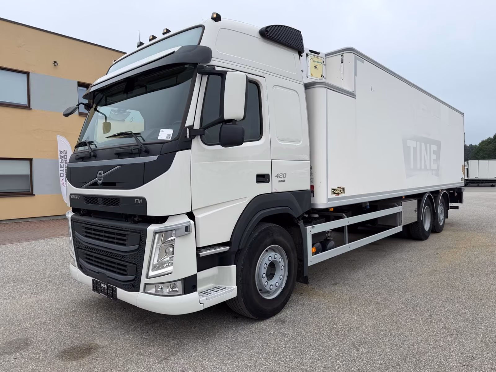 Volvo FM420 6X2*4 EURO6 + CARRIER SUPRA850