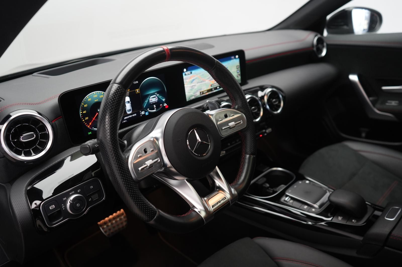 Mercedes-Benz CLA 35 AMG 4Matic Speedshift 7G-DCT Kamera Pano foto 24