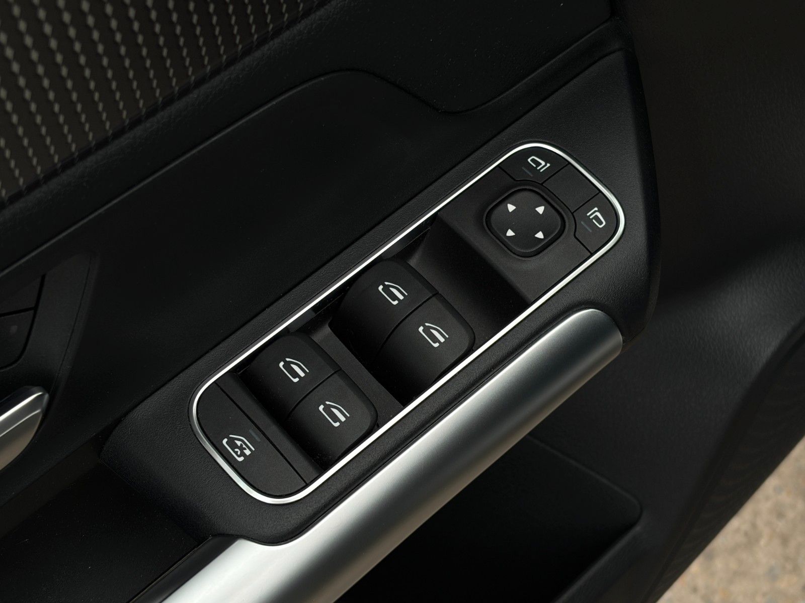 Fahrzeugabbildung Mercedes-Benz GLA 200 7G-DCT Progressive CarPlay Temp CAM AHK
