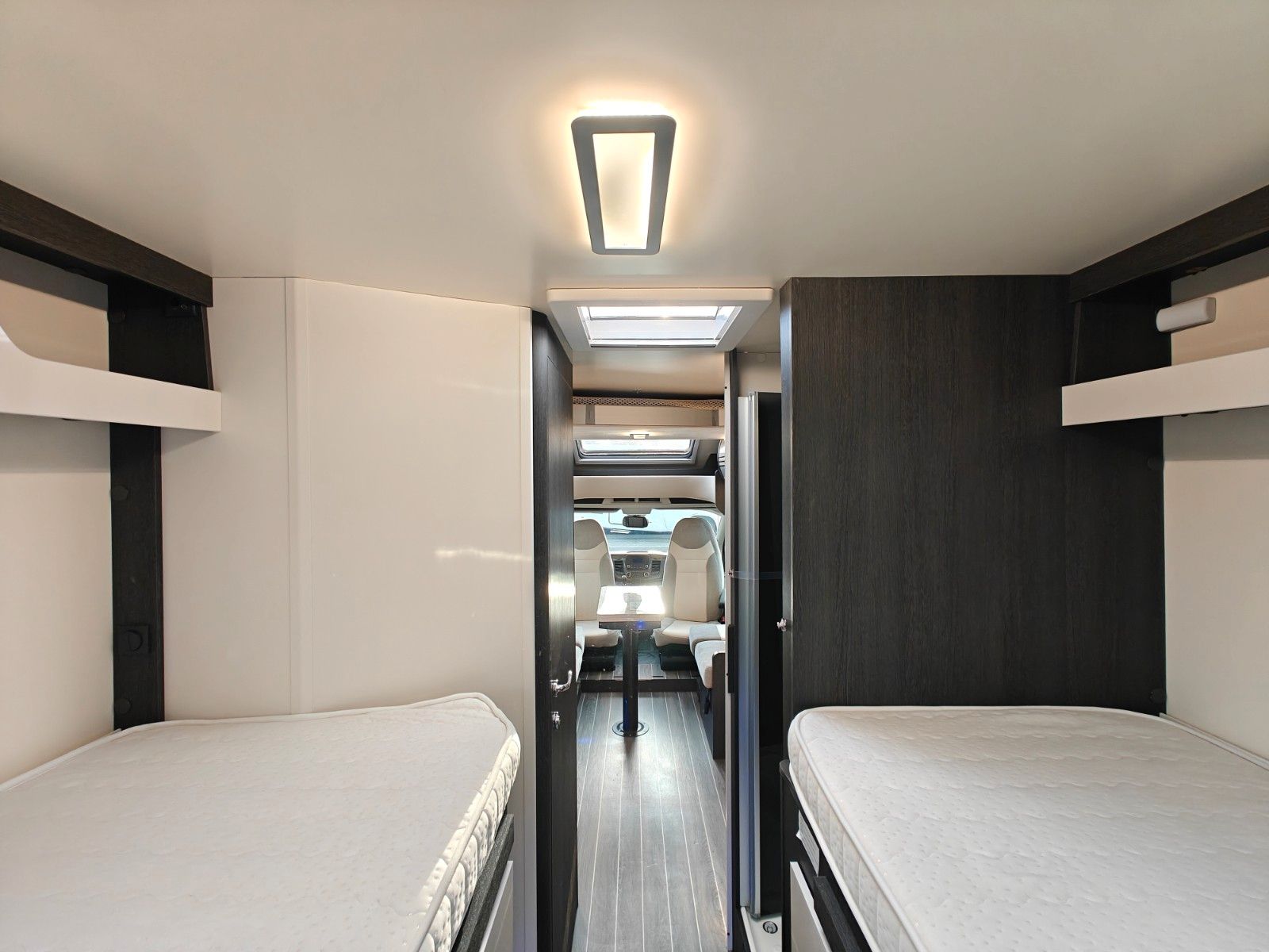 Fahrzeugabbildung Roller Team Kronos 287 TL - Face2Face, Hubbett, Einzelbetten