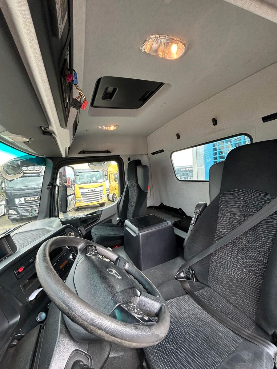 Fahrzeugabbildung Mercedes-Benz Antos 1840+Rohr Kühlauflieger