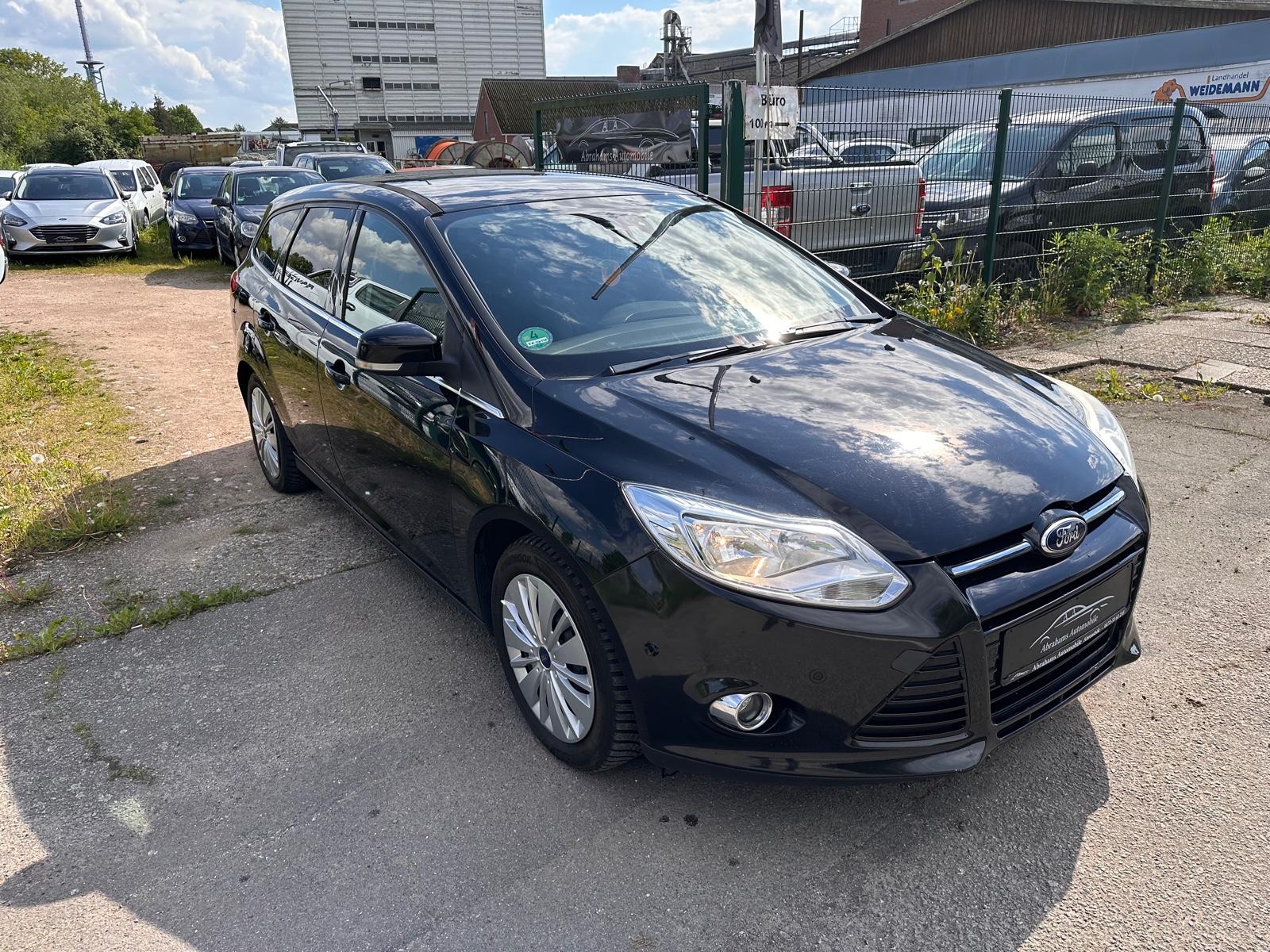 Ford Focus 2014 — interior