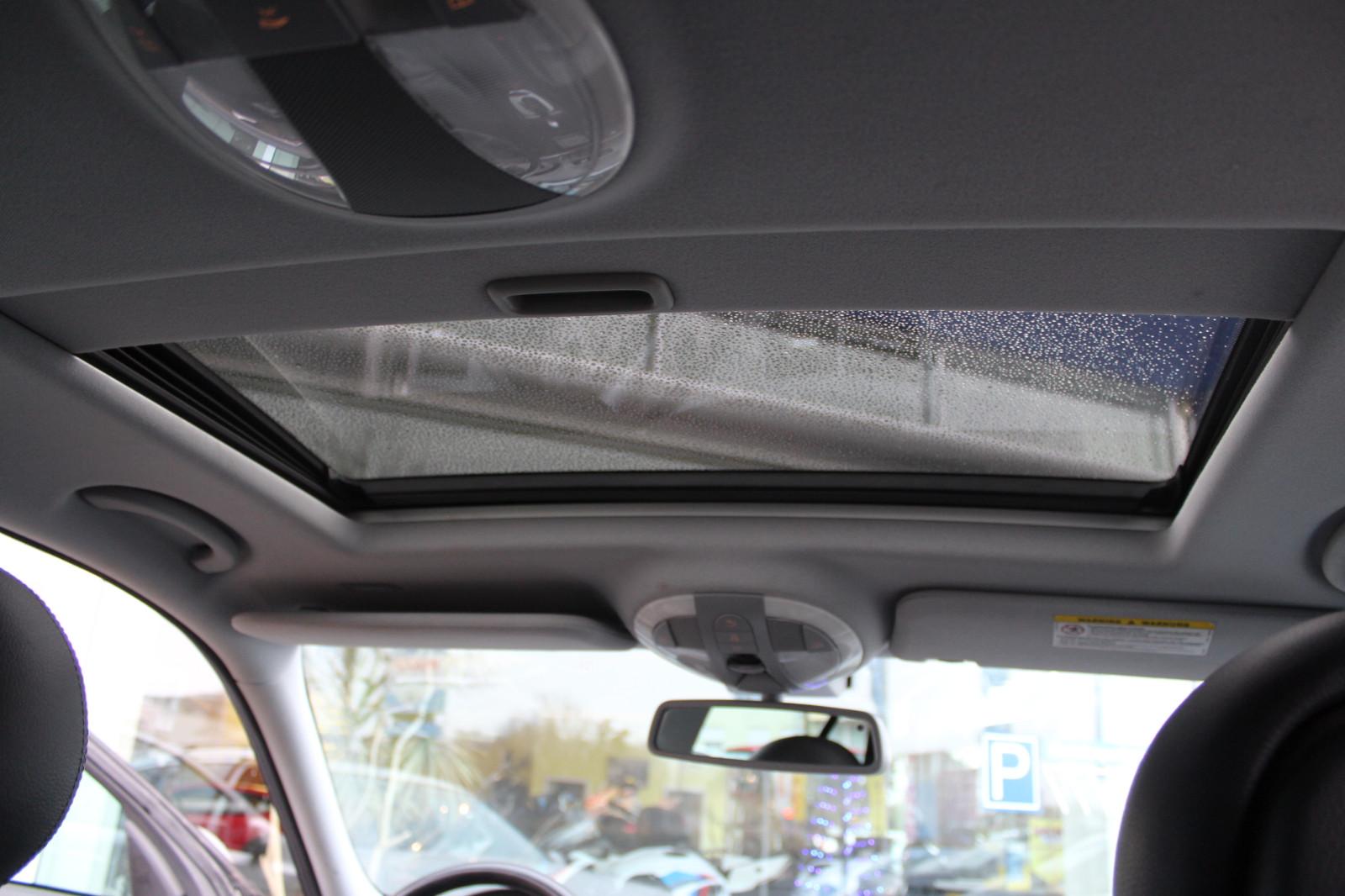 Mercedes-Benz E320 2005 — photo 29