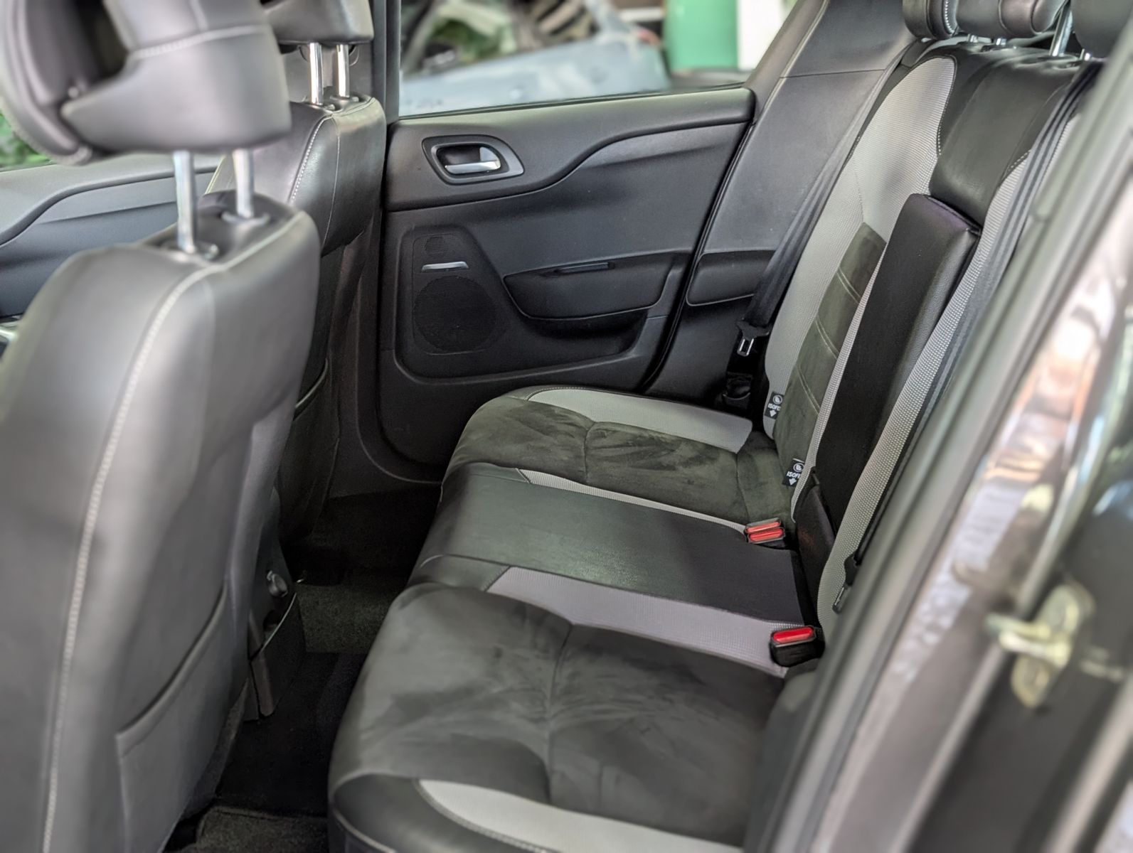 Fahrzeugabbildung DS Automobiles DS4 1.2 PureTech Basis MFL KAM TEMP SHZ PDC ALU1