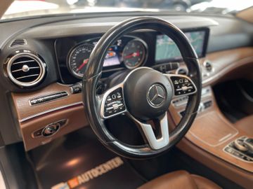 Mercedes-Benz E 300 de Lim. Aut. Avantgarde *LED*LEDER*PANO*