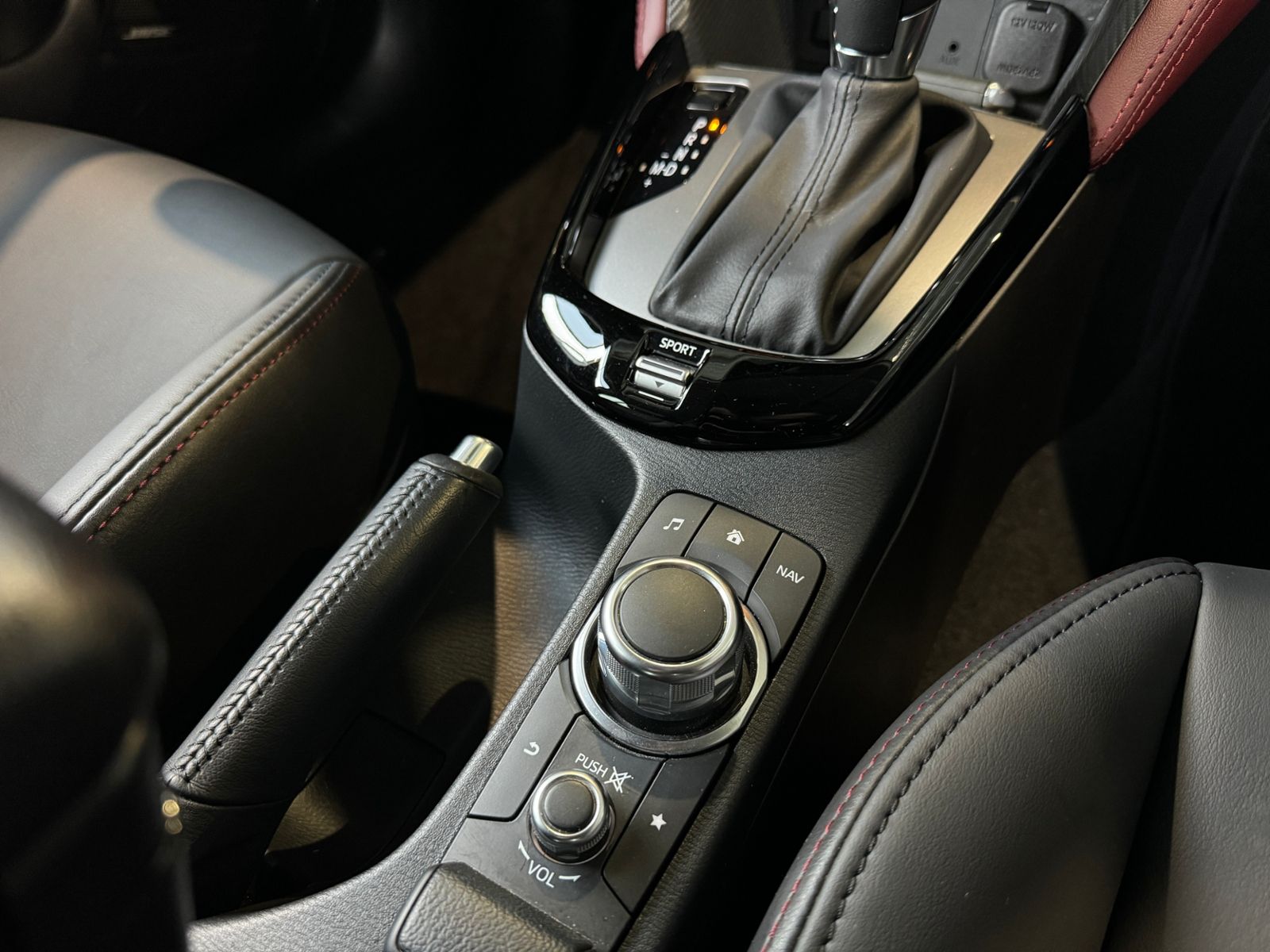 Fahrzeugabbildung Mazda CX-3 Sports-Line AWD LED NAVI RFK