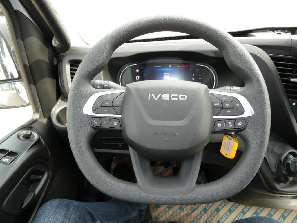 Fahrzeugabbildung Iveco Daily 35S18HD Doppelkabine Standheizung