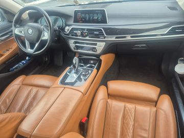 BMW 740 - 8