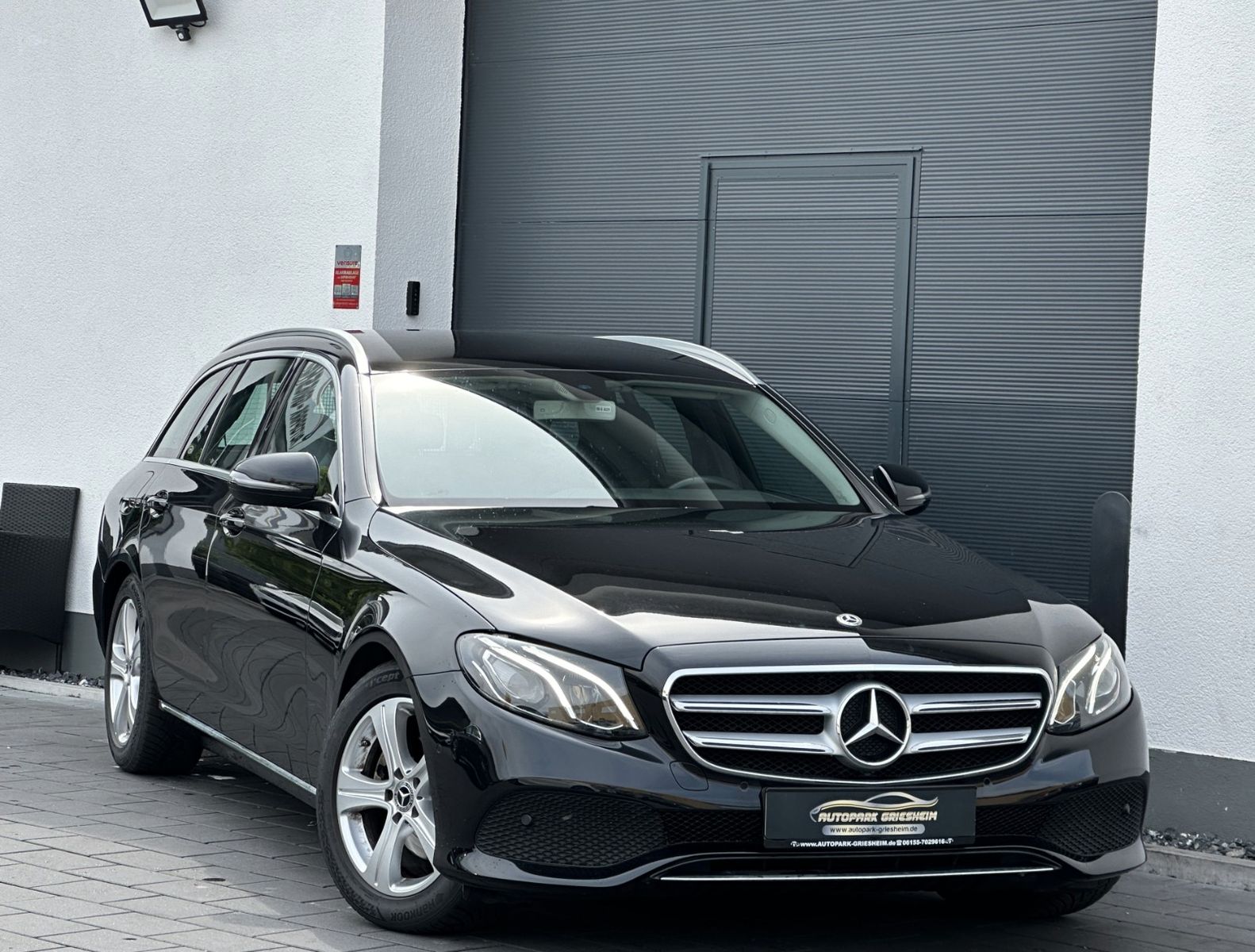 MERCEDES-BENZ E 220 d*AVANTGARDE*AMBIENTE*NAVI*SHZ*TOTW*KAMERA