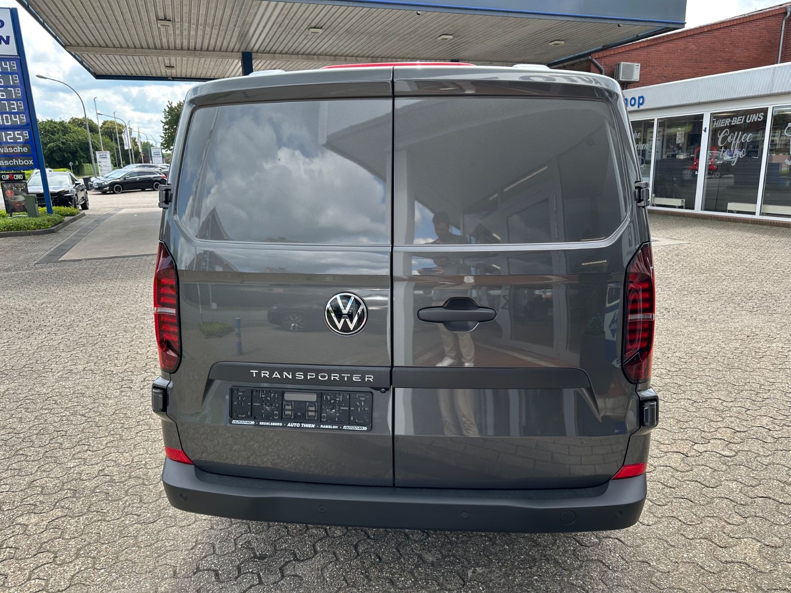 Fahrzeugabbildung Volkswagen T7 Transporter Kasten 2.0 TDI LR Navi/GRA/LED/EP