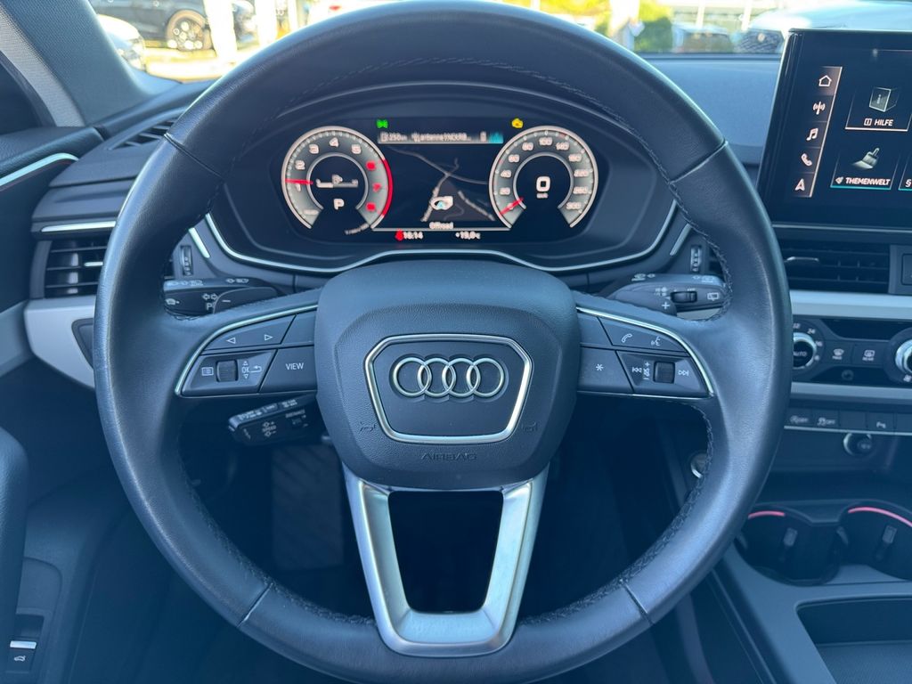 AUDI A4 2023