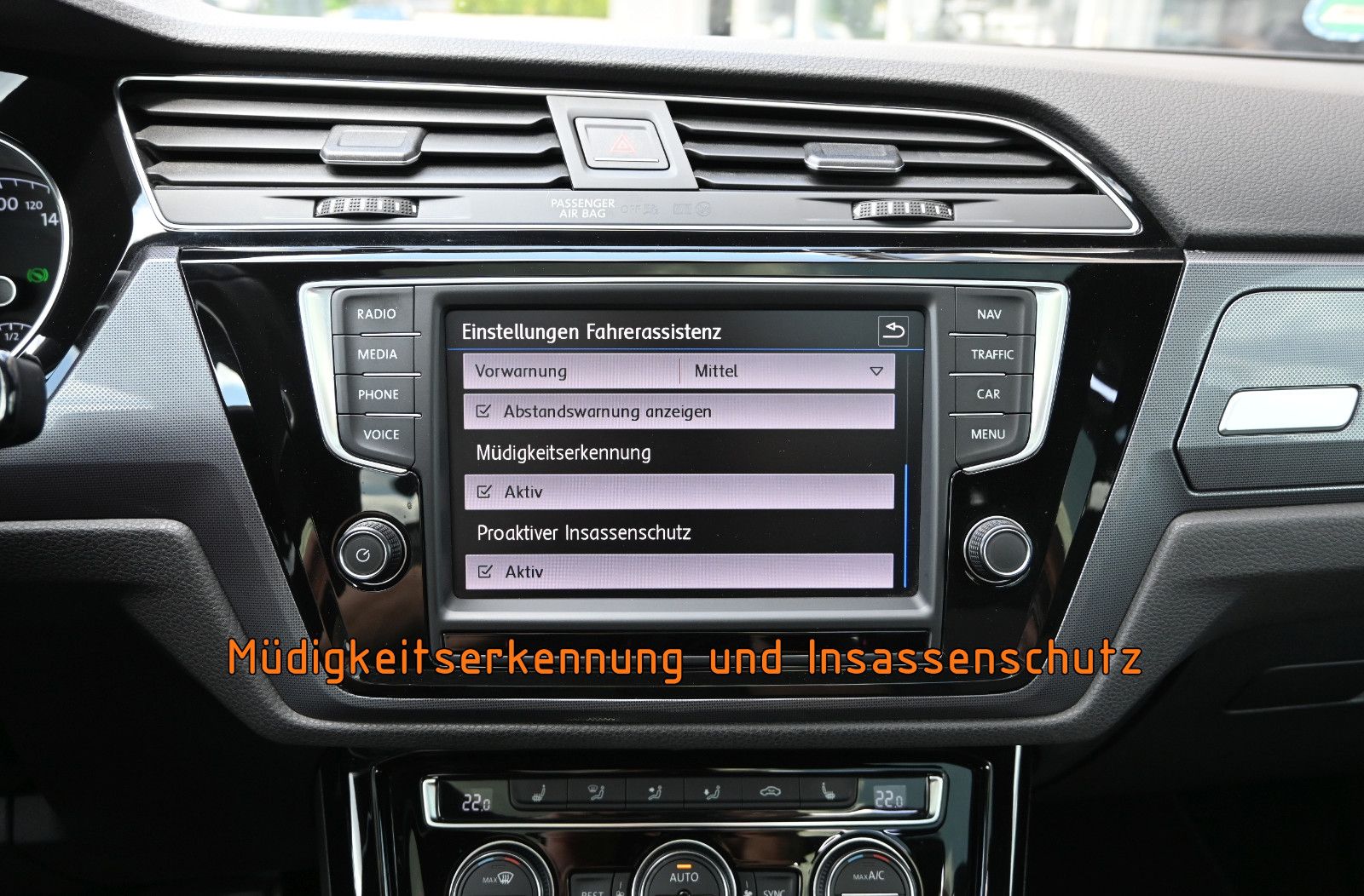 Fahrzeugabbildung Volkswagen Touran 2.0 TDI DSG R-Line °ACC°AHK°PANORAMA°KAM°