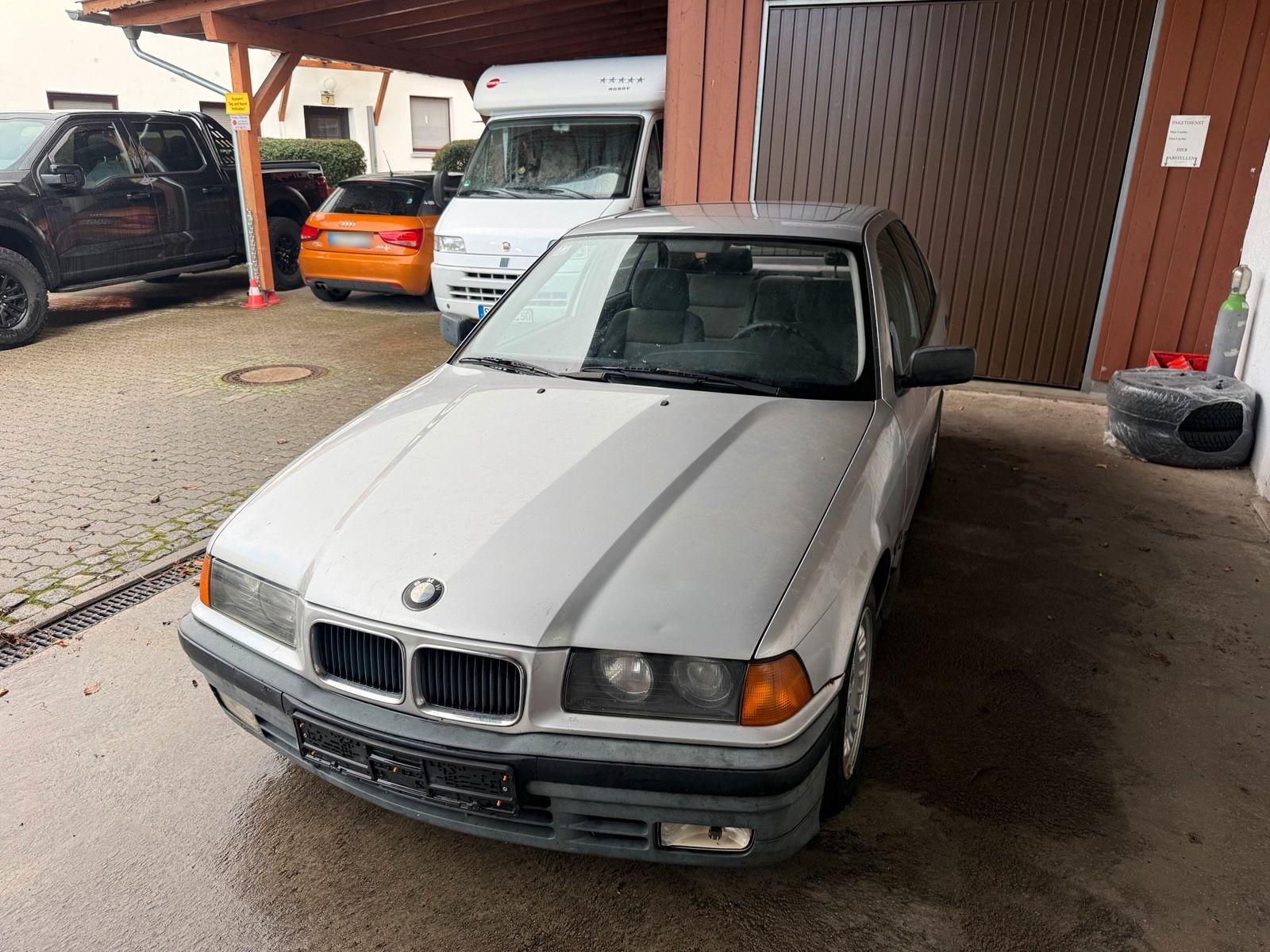 BMW 320