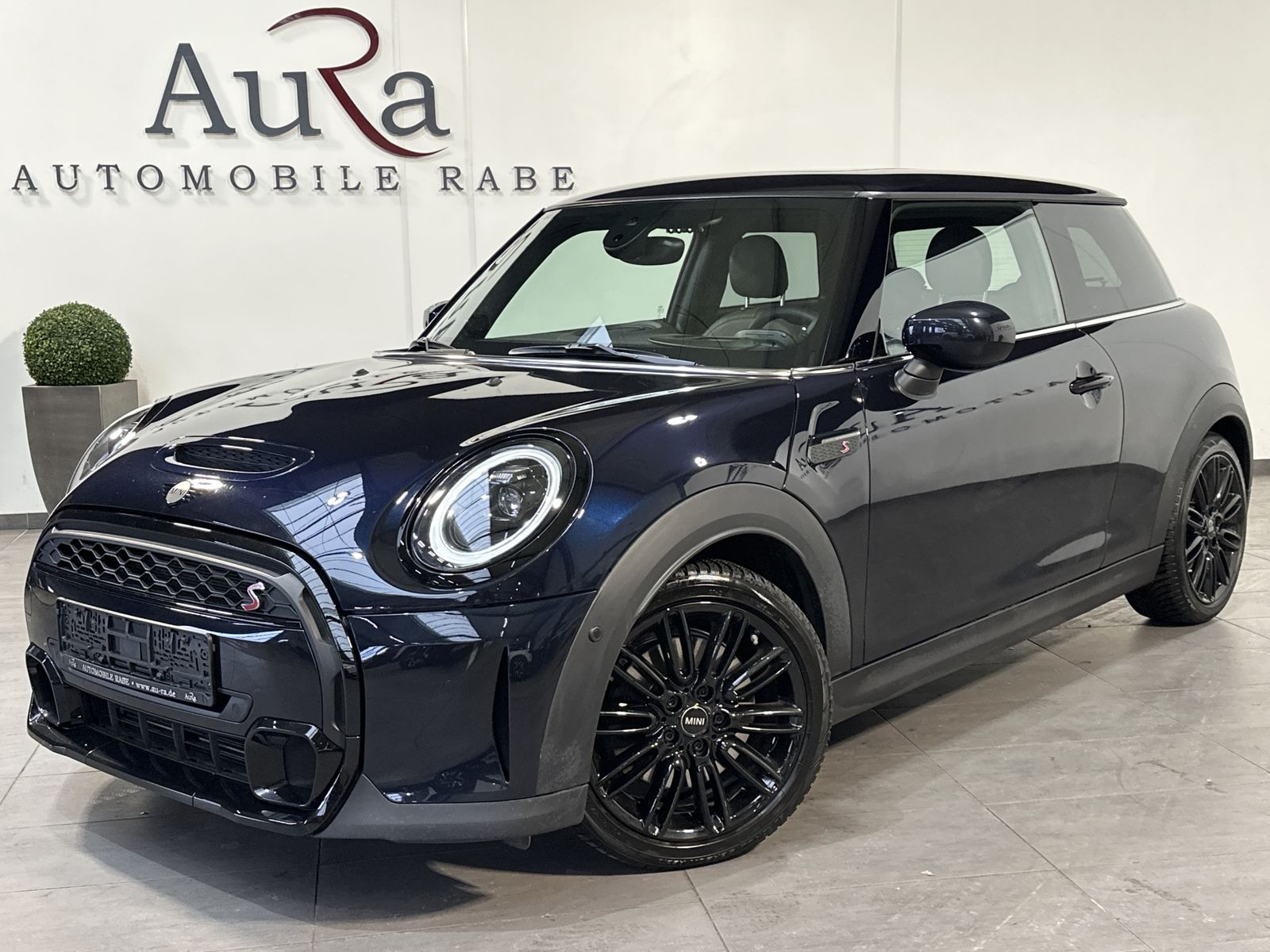 Fahrzeugabbildung MINI Cooper S Classic Trim NAV+LED+PANO+KAMERA+HEADUP