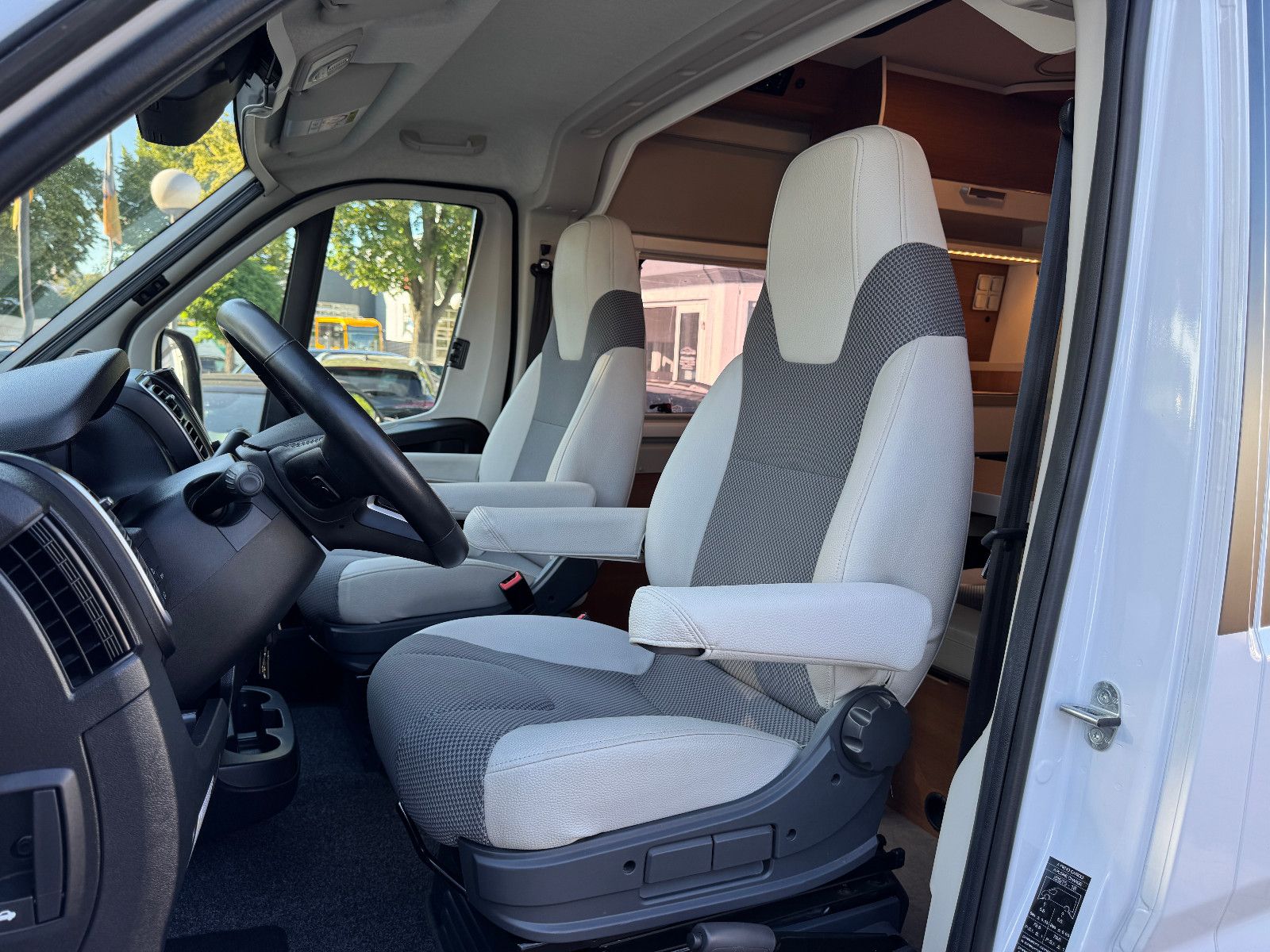 Fahrzeugabbildung VANTourer 540 FIAT DUCATO AUFSTELLDACH 5 SCHLAFPLÄTZE AHK