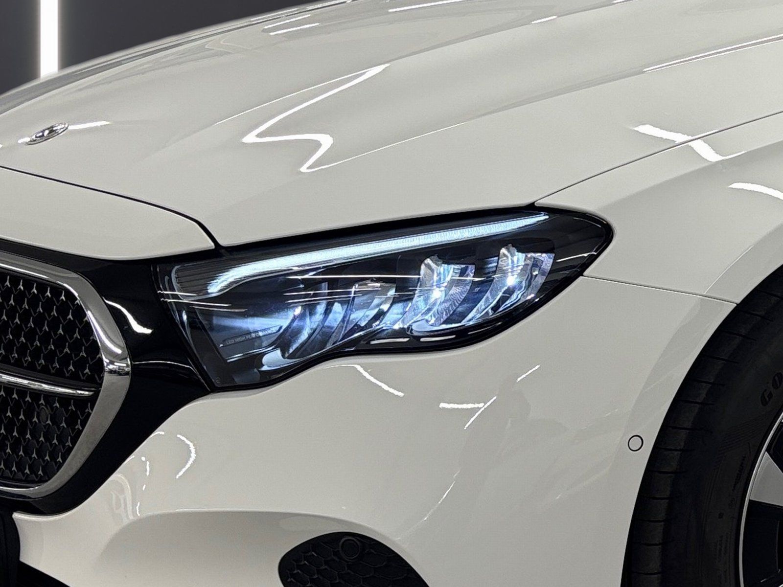 Fahrzeugabbildung Mercedes-Benz E 220 T d Avantgarde*AHK*Distronic*Totwinke*LED*