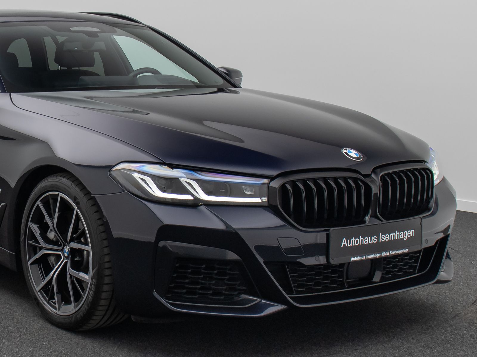 Fahrzeugabbildung BMW 530d M Sport Laser DAB Kamera HUD Panorama 19"