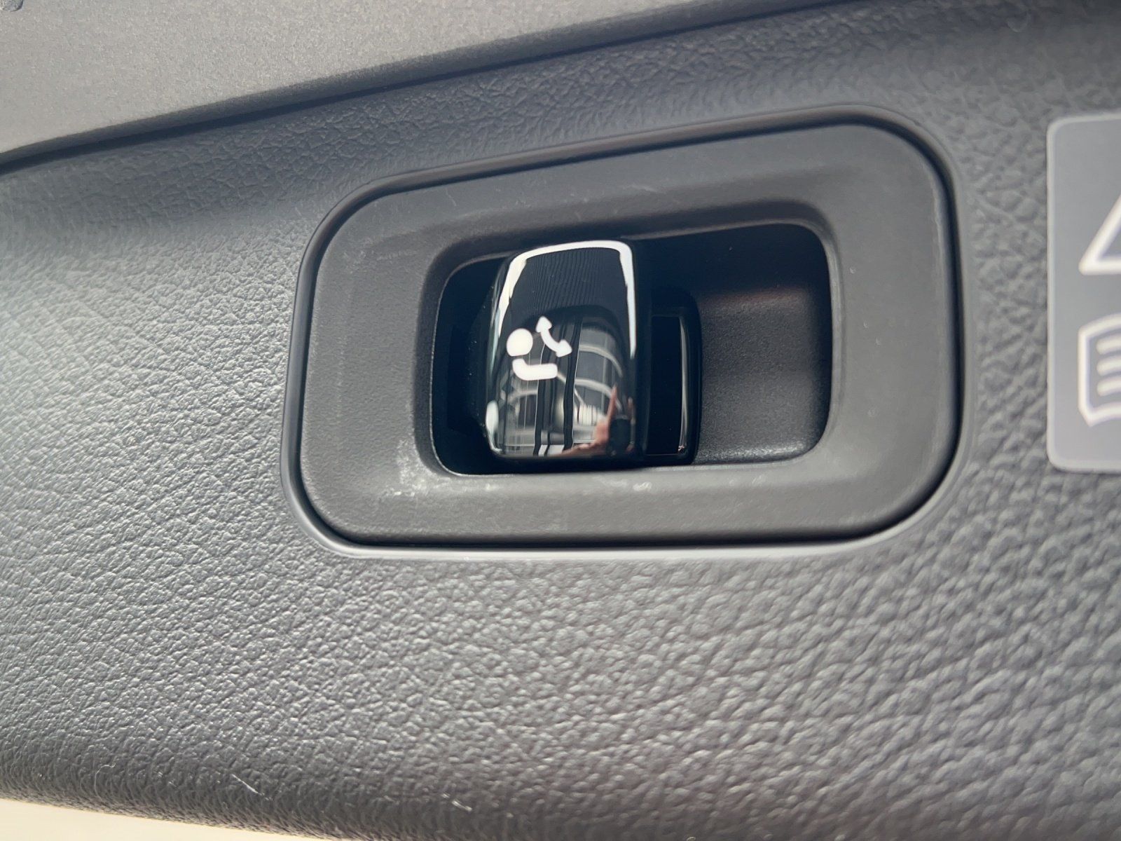 Fahrzeugabbildung Mercedes-Benz C 220 d T+AMG-Line+AHK+DISTRONIC+Kamera+Soundsys
