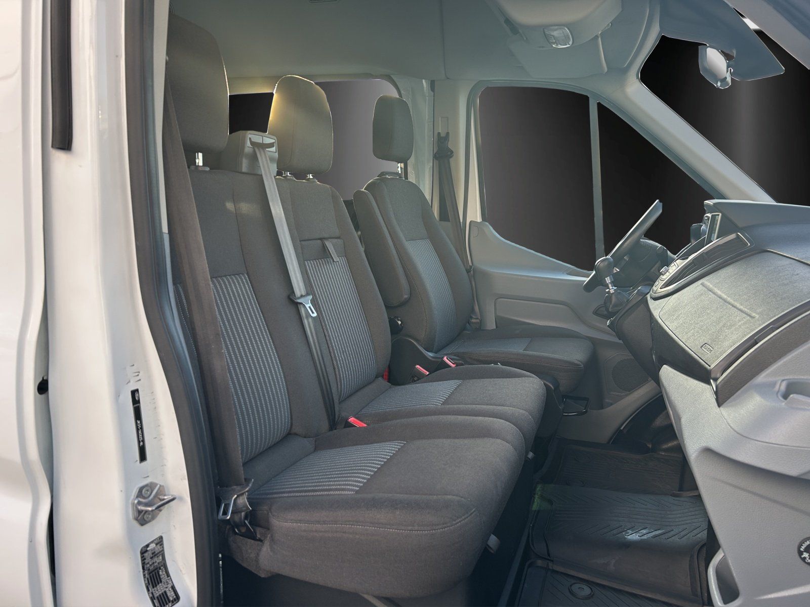 Fahrzeugabbildung Ford Transit FT 350 2.0 TDCi L3 FWD RAMPE/STANDHZG/