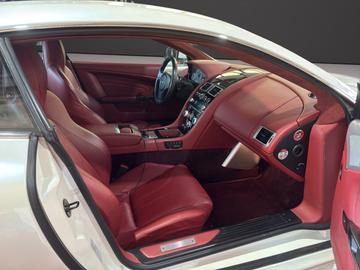 2011 Aston Martin DBS — миниатюра 15