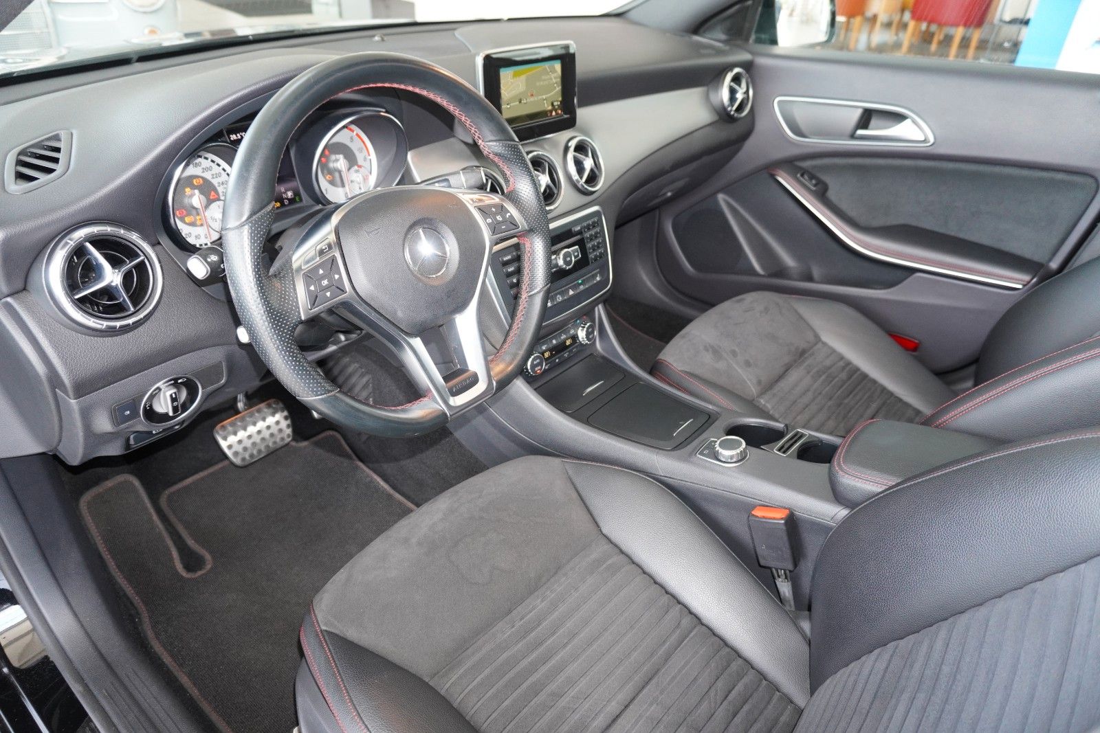 Mercedes-Benz CLA 220 CDI AMG Line  Pano Xenon Standhzg. foto 14