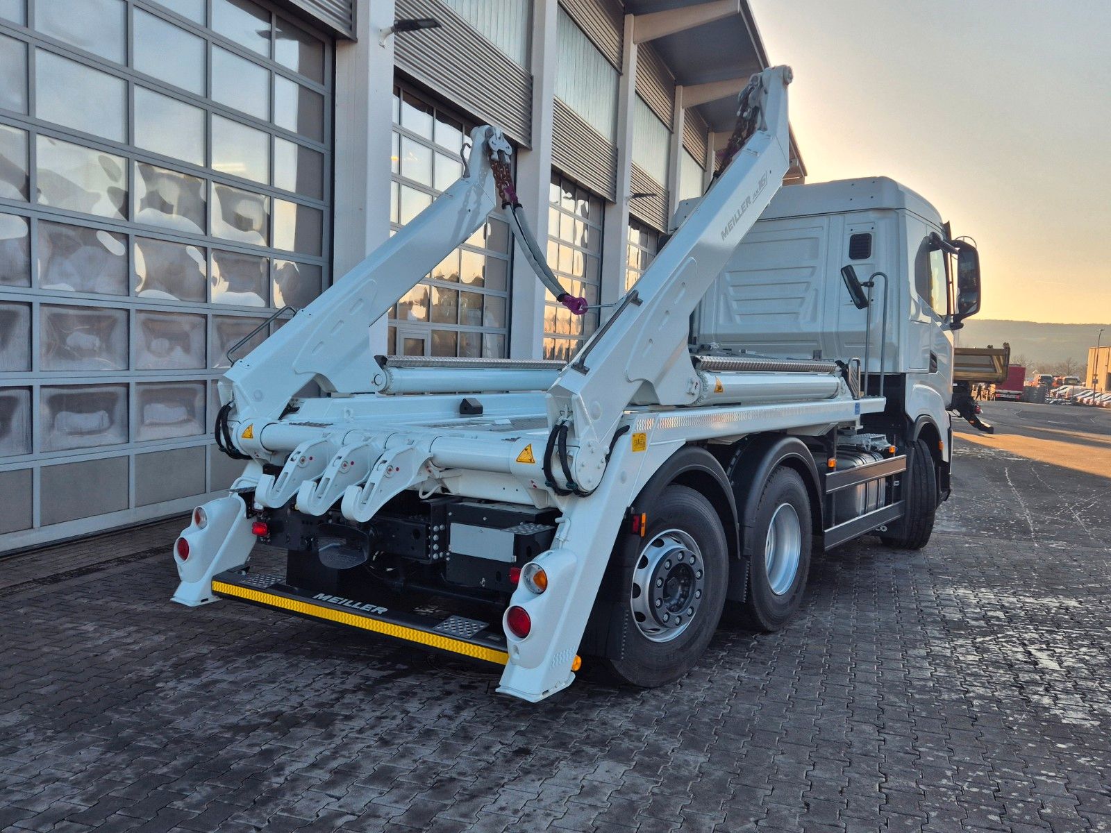 Fahrzeugabbildung Iveco X-Way 460 6x2 Absetzkipper Meiller AK16