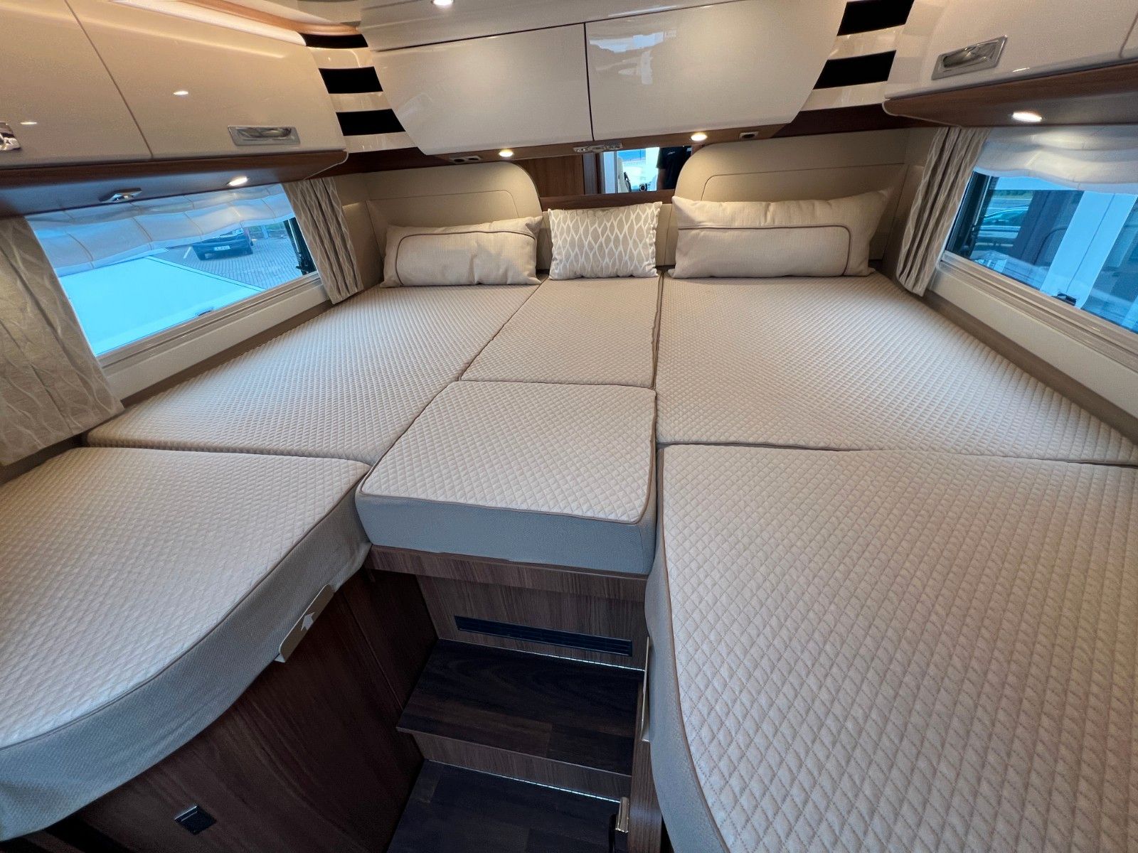 Fahrzeugabbildung Carthago Chic e-line I 50 LE DA Mercedes Sprinter Silver
