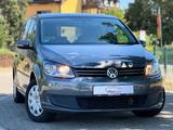 Volkswagen Touran Trendline / Klima / 114600 km / AHK / - Volkswagen Touran mit Benzin-Antrieb: Kombi