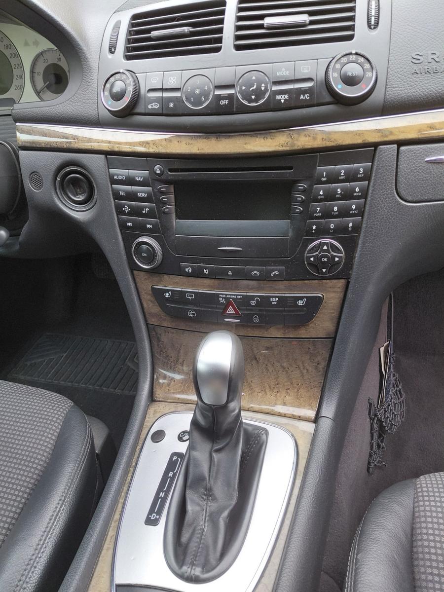 Mercedes-Benz 220 2006 — interior