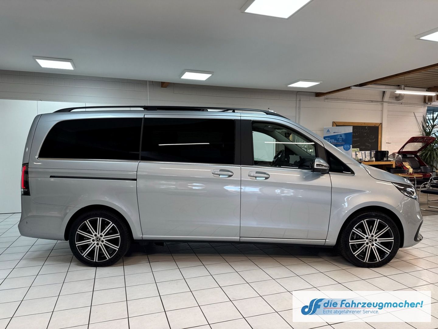 Fahrzeugabbildung Mercedes-Benz V 250 d 4MATIC AVANTGARDE lang LuftF. Pano 360 A