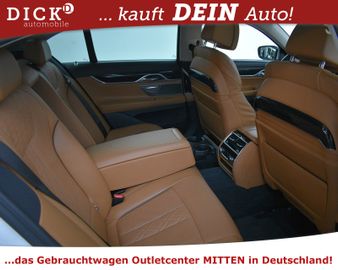 Fahrzeugabbildung BMW 750d xDrive EXCLUSIVE+SHADOWL+KOMFORTSI+LASER+M