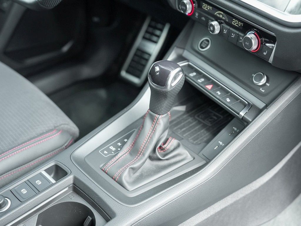 Audi Q3 35 TDI S tronic S Line /Navi/LED/RFK/ACC/AHK foto 9