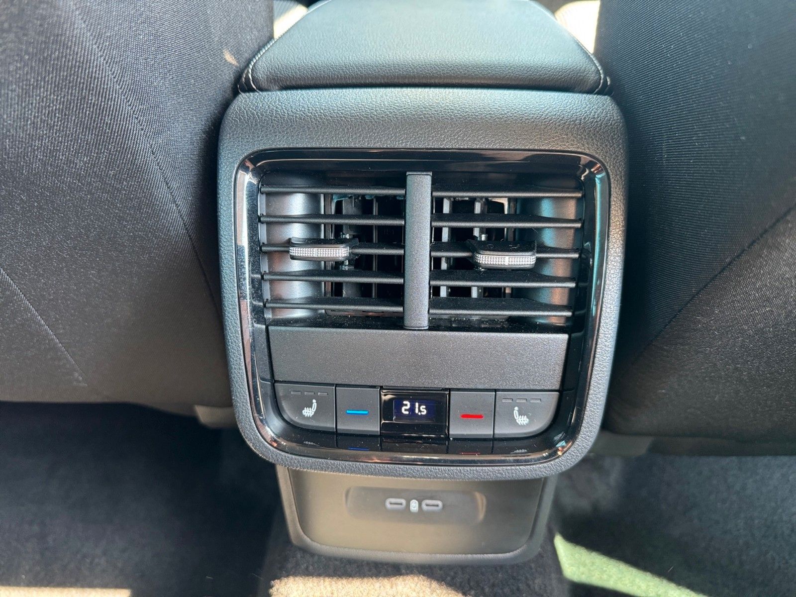 Fahrzeugabbildung SKODA Octavia Combi Selection 1.5 eTSI