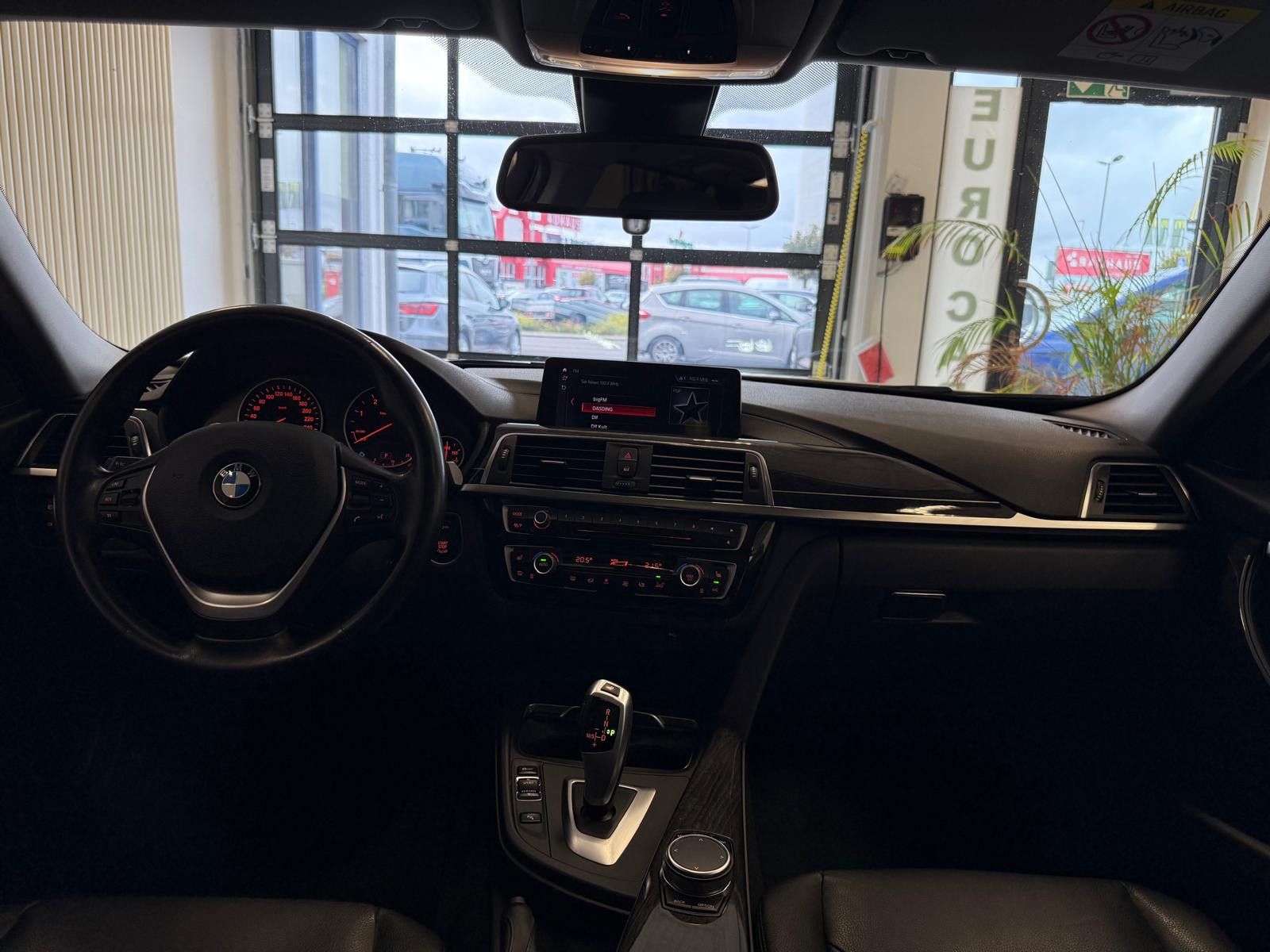 Fahrzeugabbildung BMW 320 d Luxury Line Purity / AHK / LED /PDC