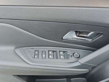 Peugeot 308 SW GT EXCLUSIVE 145 e-DSC6 *Panor.*ACC*