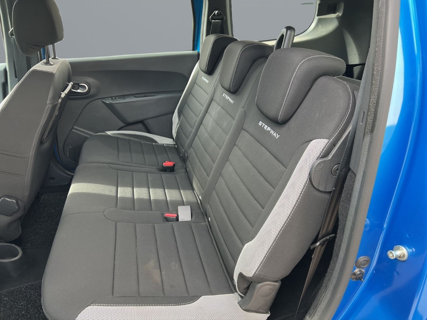 Fahrzeugabbildung Dacia Lodgy Stepway Plus 1.3 TCe 130 5 Sitzer Navi Rüc