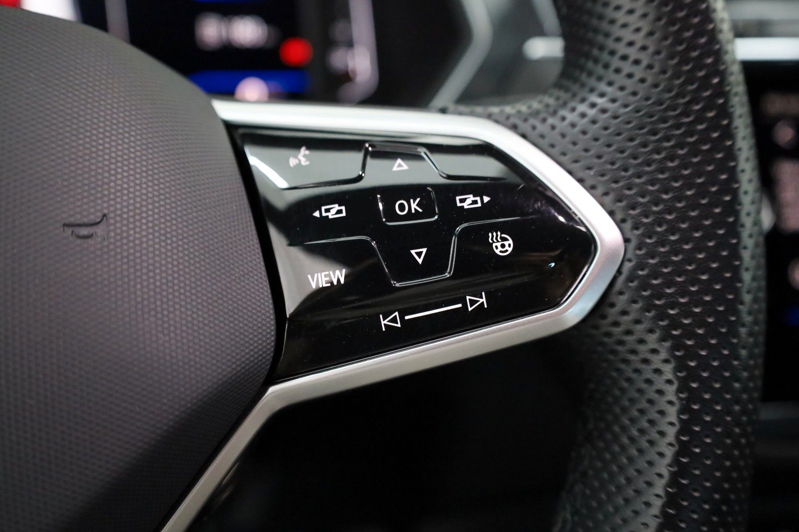 Fahrzeugabbildung Volkswagen Tiguan Allspace R-Line 4M LED,Navi,PDC,AHK
